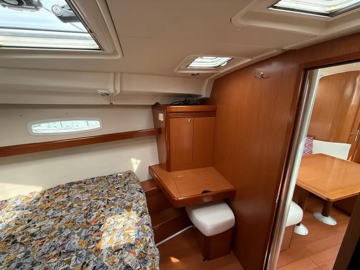 Deep Unreal Yacht Photos Pics Interior of 2008 Beneteau Oceanis 40 yacht with cozy cabin and wooden furnishings.