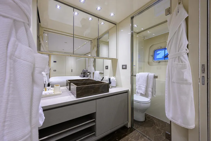 Phoenix Yacht Photos Pics Sanlorenzo SD112 Phoenix - Aft Port Guest Head