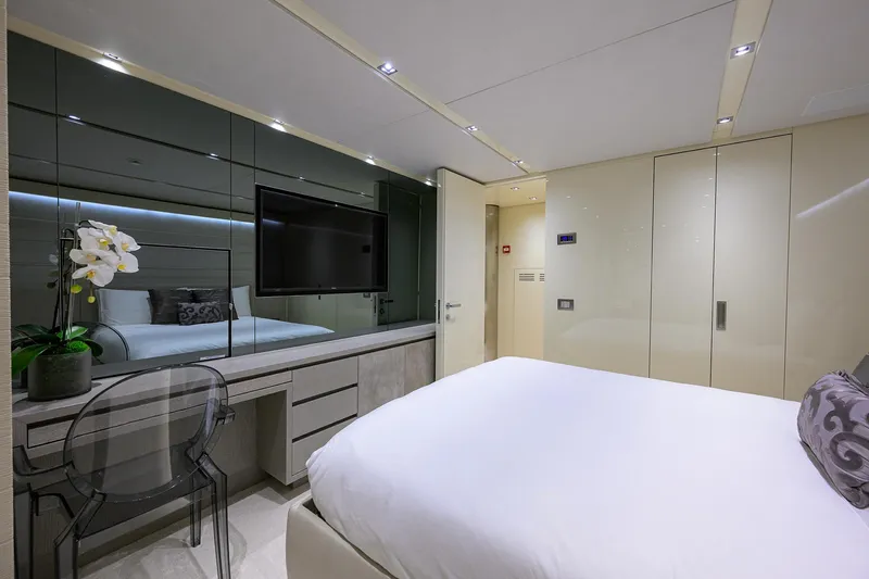 Phoenix Yacht Photos Pics Sanlorenzo SD112 Phoenix - Aft Starboard Guest Stateroom