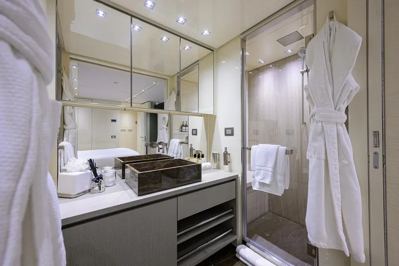 Phoenix Yacht Photos Pics Sanlorenzo SD112 Phoenix - Aft Starboard Guest Head