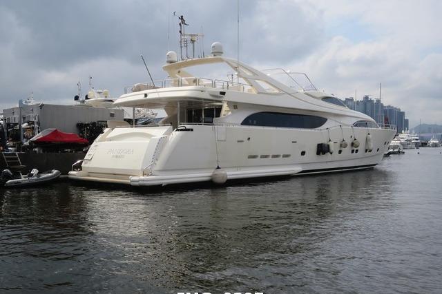 2005 Custom Line 112