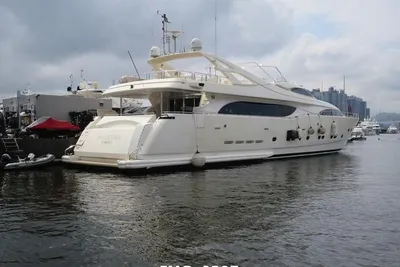 2005 Custom Line 112