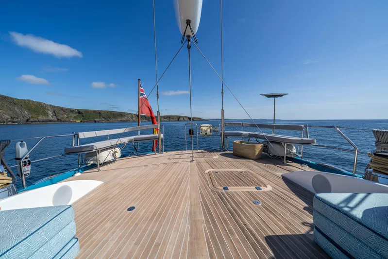 Karibu Yacht Photos Pics Luxurious 2013 Oyster 885 yacht deck with ocean view and clear blue sky.