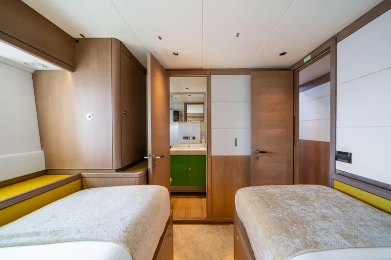 Karibu Yacht Photos Pics Luxurious interior of 2013 Oyster 885 yacht with twin beds and modern bathroom.
