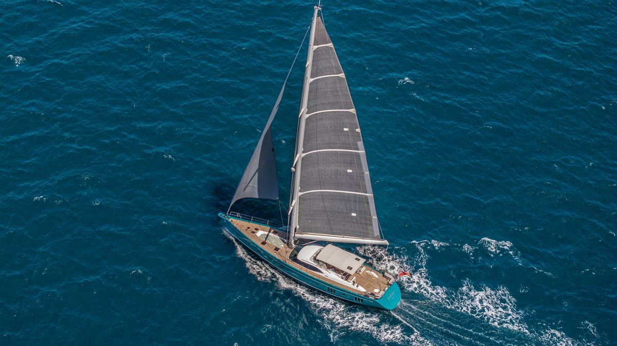 2013 Oyster 88 