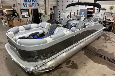 Tahoe Cascade 2385 Quad Lounge Shift SS Tritoon & Honda 4-Stroke EFI