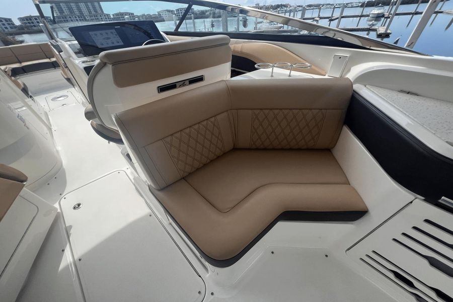2020 Sea Ray SLX 310 OB