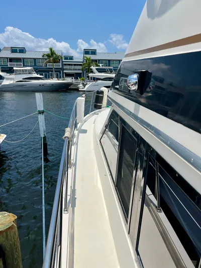 Journey's End Yacht Photos Pics 