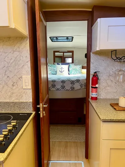 Journey's End Yacht Photos Pics 