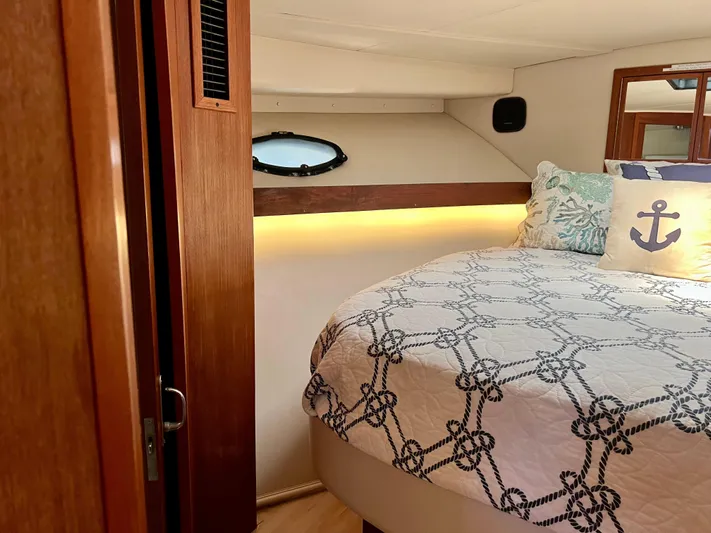 Journey's End Yacht Photos Pics 