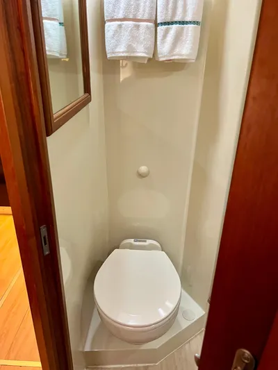 Journey's End Yacht Photos Pics 