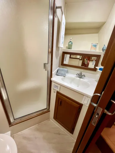 Journey's End Yacht Photos Pics 