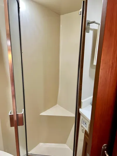 Journey's End Yacht Photos Pics 