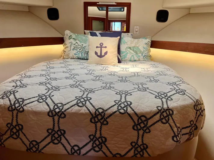 Journey's End Yacht Photos Pics 