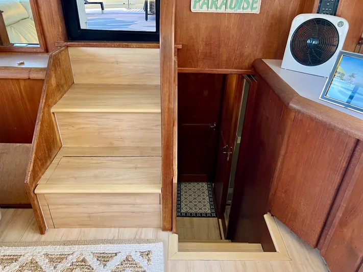 Journey's End Yacht Photos Pics 