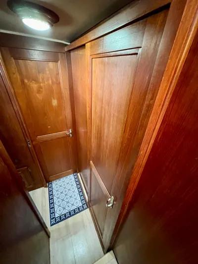 Journey's End Yacht Photos Pics 