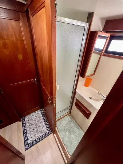 Journey's End Yacht Photos Pics 