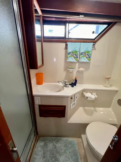 Journey's End Yacht Photos Pics 