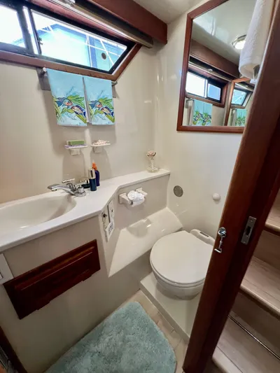 Journey's End Yacht Photos Pics 