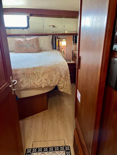 Journey's End Yacht Photos Pics 