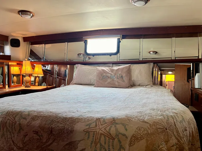 Journey's End Yacht Photos Pics 