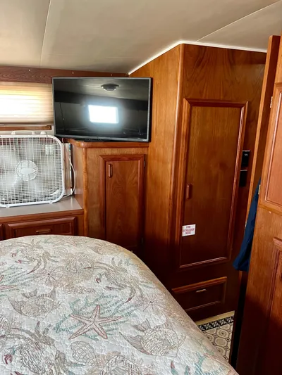 Journey's End Yacht Photos Pics 