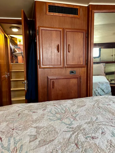 Journey's End Yacht Photos Pics 