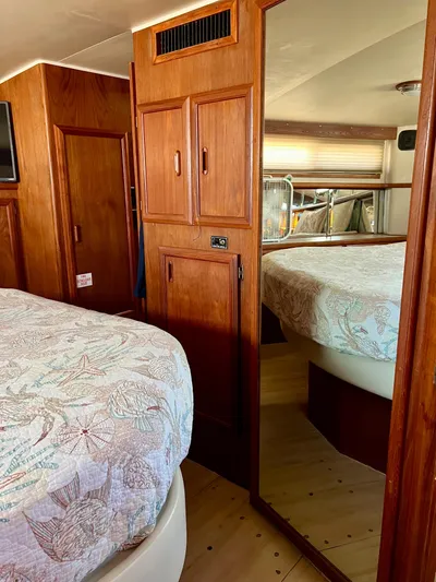 Journey's End Yacht Photos Pics 