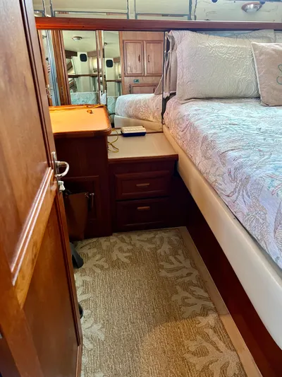 Journey's End Yacht Photos Pics 