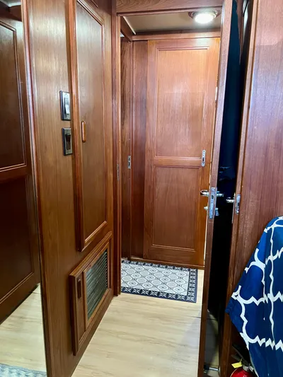 Journey's End Yacht Photos Pics 