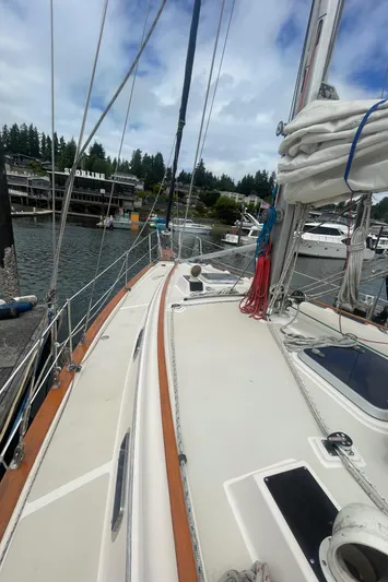  Yacht Photos Pics 1995 Island Packet 40 sailboat docked at marina, with clear sky and waterfront buildings.
