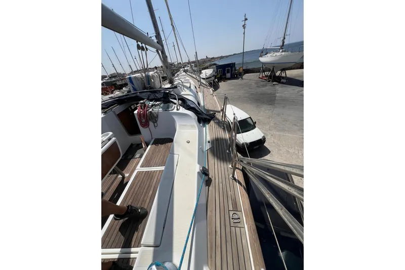 Roberto Goracci Yacht Photos Pics 2003 Beneteau Oceanis Clipper 473 yacht docked, showcasing deck and marina view.