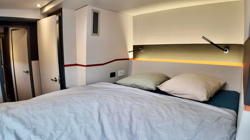 Vagabond Yacht Photos Pics 