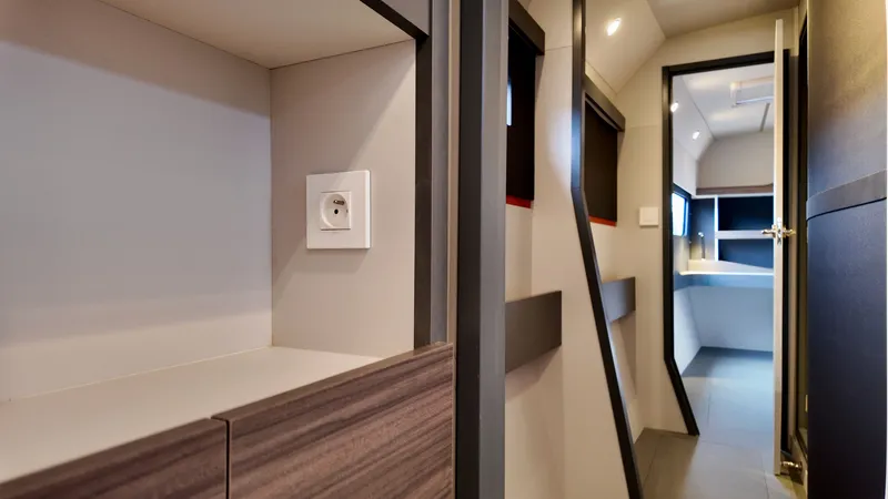 Vagabond Yacht Photos Pics 