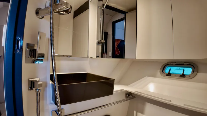 Vagabond Yacht Photos Pics 