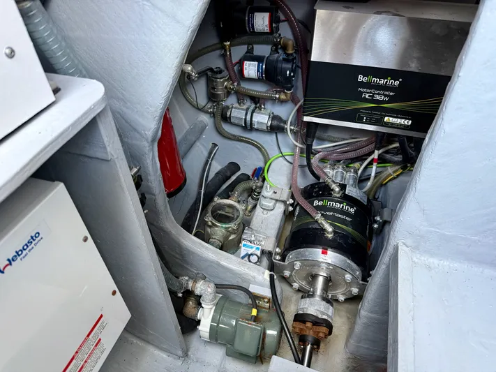 Vagabond Yacht Photos Pics 