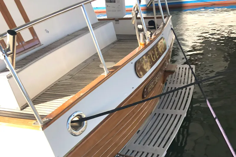 Legend Yacht Photos Pics 