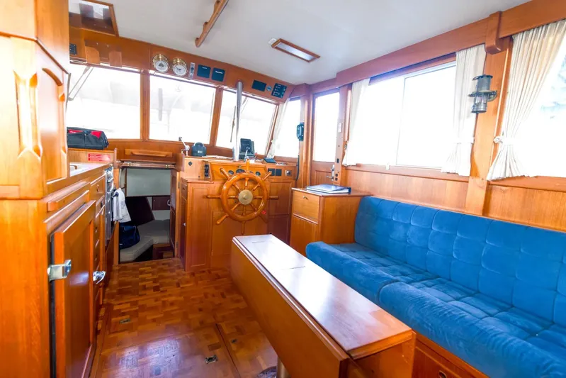 Legend Yacht Photos Pics 