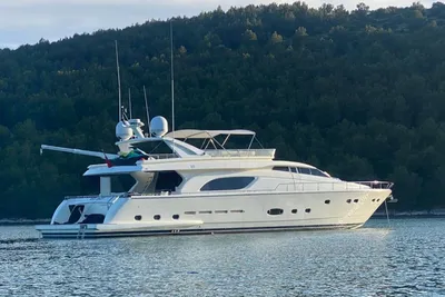 2003 Ferretti Yachts 810