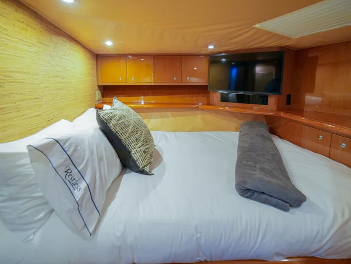 Restless Yacht Photos Pics 