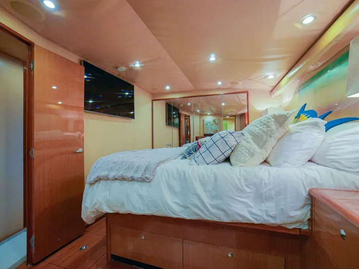 Restless Yacht Photos Pics 