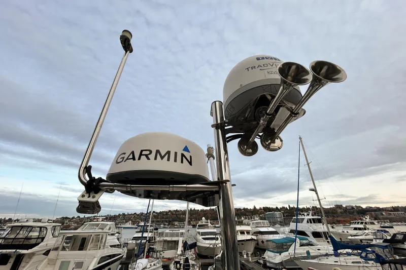  Yacht Photos Pics Ranger Tugs R-31 CB 2017 with Garmin radar and TracVision satellite at marina.
