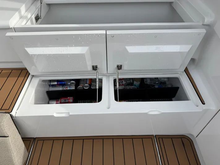 Real One Yacht Photos Pics 