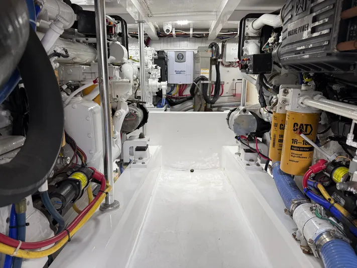 Real One Yacht Photos Pics 