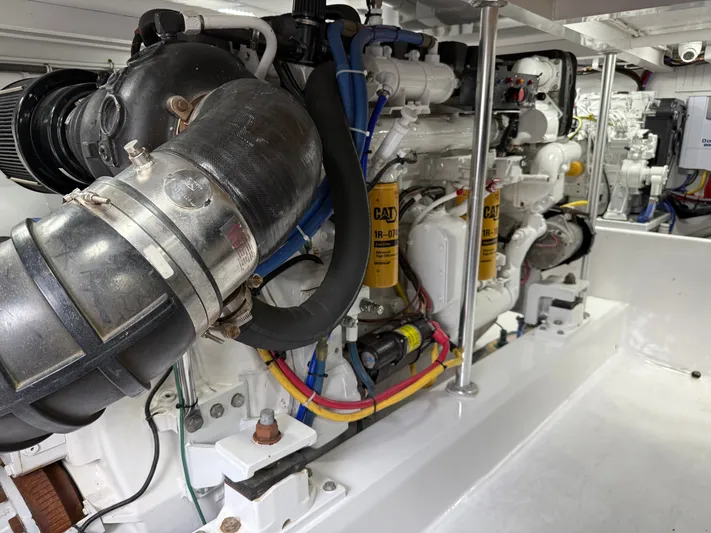 Real One Yacht Photos Pics 