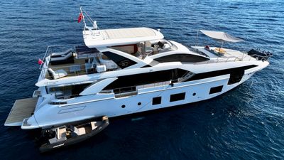 Yacht