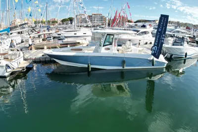 2013 Boston Whaler 320 Outrage
