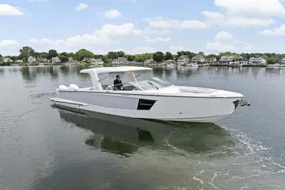 Aviara AV40 Outboard