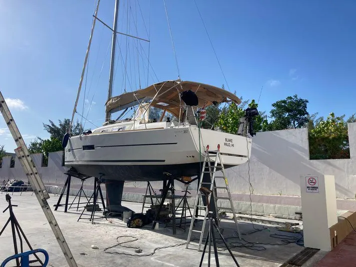 Blake Yacht Photos Pics On Land