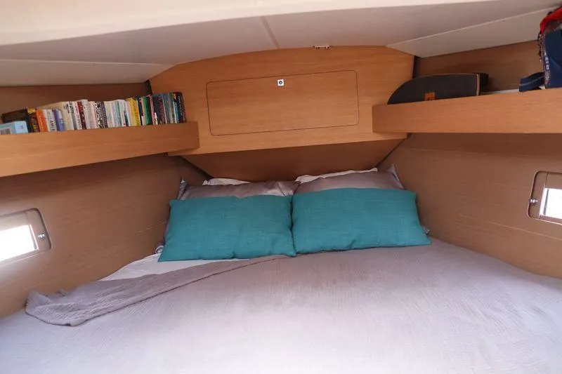 Blake Yacht Photos Pics V berth